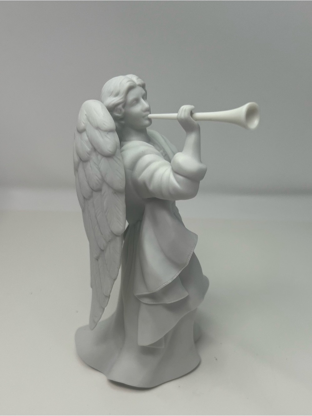 Vintage Avon Nativity Collectibles Angel Gabriel Porcelain Figurine 1992 EUC - Picture 8 of 8